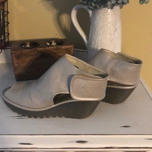 Fly London yone sandal